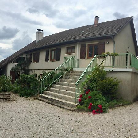 Bed and Breakfast Sous La Tour Agencourt Esterno foto