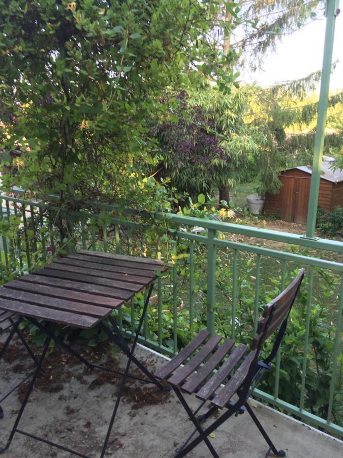 Bed and Breakfast Sous La Tour Agencourt Esterno foto