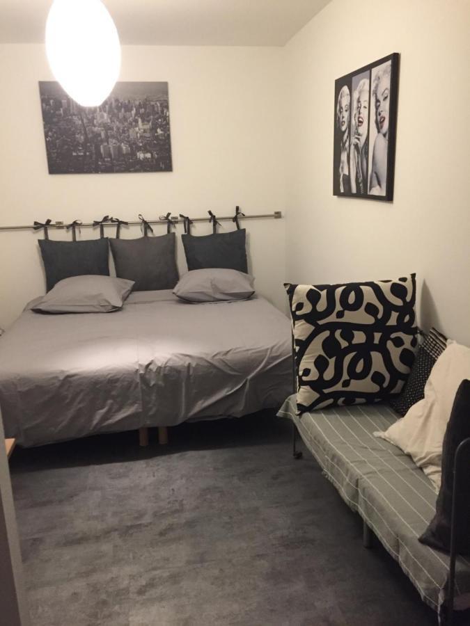 Bed and Breakfast Sous La Tour Agencourt Esterno foto