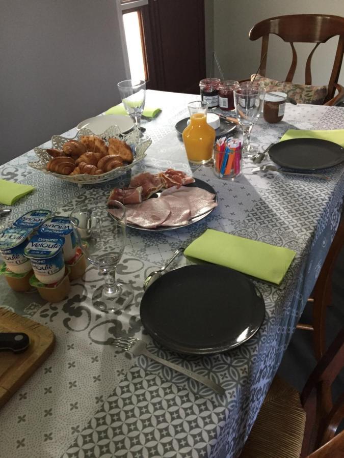 Bed and Breakfast Sous La Tour Agencourt Esterno foto