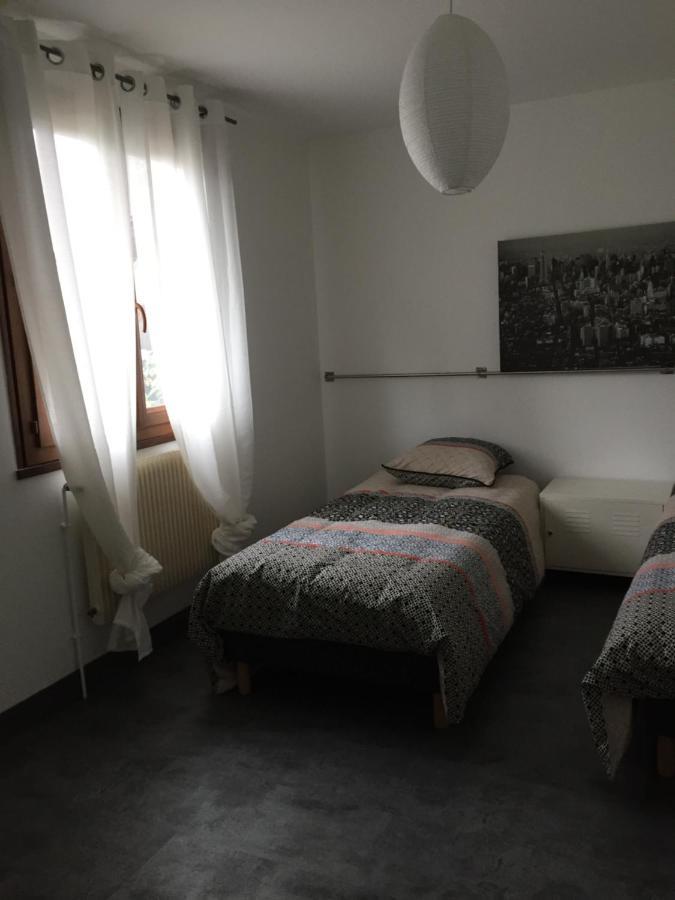 Bed and Breakfast Sous La Tour Agencourt Esterno foto