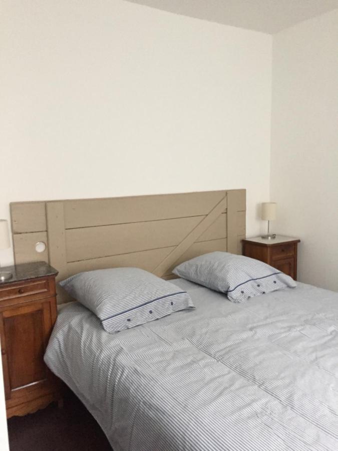Bed and Breakfast Sous La Tour Agencourt Esterno foto