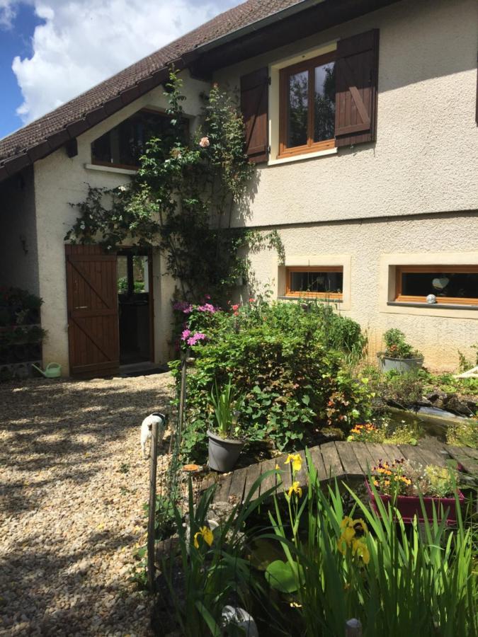 Bed and Breakfast Sous La Tour Agencourt Esterno foto