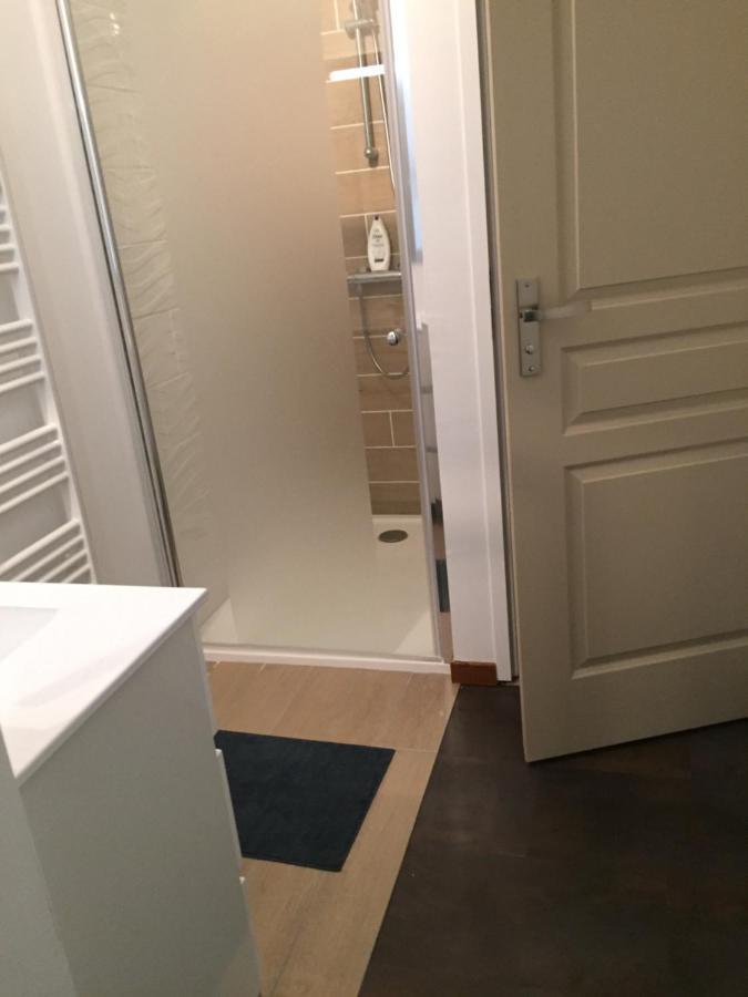 Bed and Breakfast Sous La Tour Agencourt Esterno foto