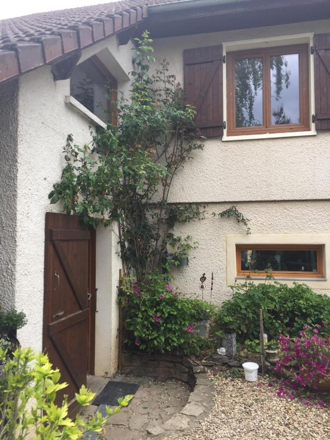 Bed and Breakfast Sous La Tour Agencourt Esterno foto